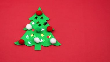 2021 yılının yeni yılı kutlu olsun. Yeni yıl kutlaması, yakın plan. Noel ağacı