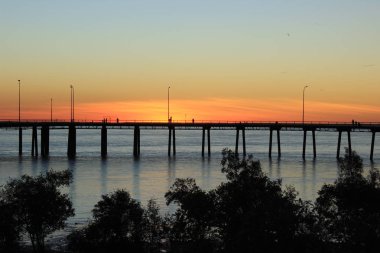 Günbatımı arkasında wharf Derby, Batı Avustralya