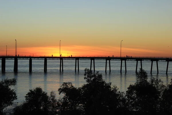 Günbatımı arkasında wharf Derby, Batı Avustralya