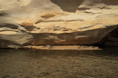 Timsahlar Gieke Gorge, Batı Avustralya'da bir turizm taş çıkıntıya dinlenme
