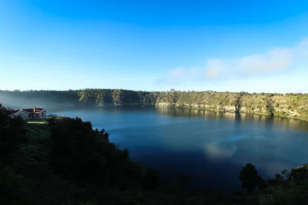 Inicio con vistas al famoso Lago Azul del Monte Gambier, Australia — Foto de Stock