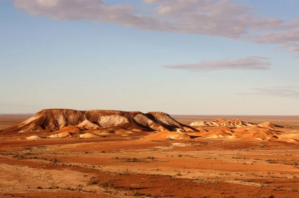 Coober Pedy, Merkezi Avustralya'da bir opal maden kasabası yakınında yer alan Breakaways,