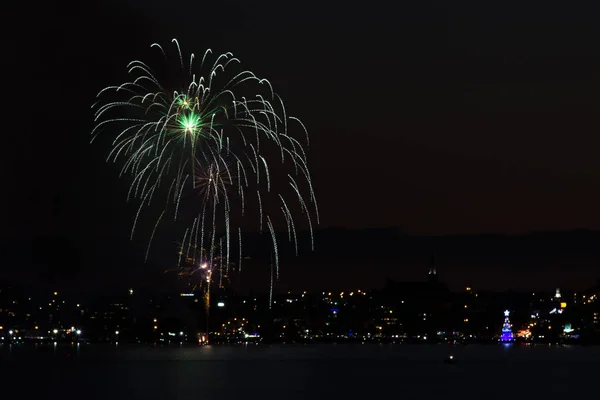 Fireworks Waterfront New Years Eve — Stock Photo, Image