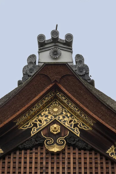 Ridge superior, revestimiento y frontón de pasillo en el Palacio Imperial . — Foto de Stock