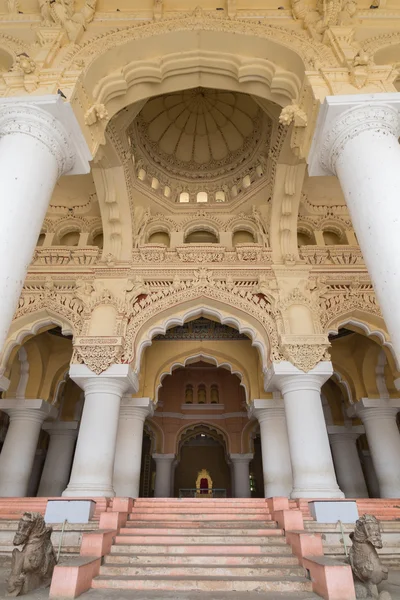 Massive dome and ceiling over throne at Nayak Palace. — Stock Photo, Image