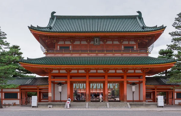 Brama wjazdowa do przybytku Sinto Heian. — Zdjęcie stockowe