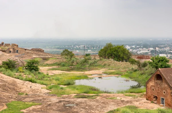 Armazenamento de água na planície dentro de Didigul Rock Fort . — Fotografia de Stock