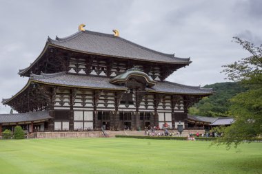 Sideview en büyük Buda heykeli konut Todai-ji Tapınağı.