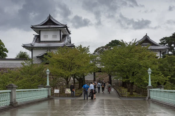 Ishikawa-mon utfärda utegångsförbud för av Kanazawa Slottsparken. — Stockfoto