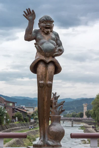 Estátua de Ashinaga Zuchi Zou na ponte do rio Miyazawa Kaji . — Fotografia de Stock