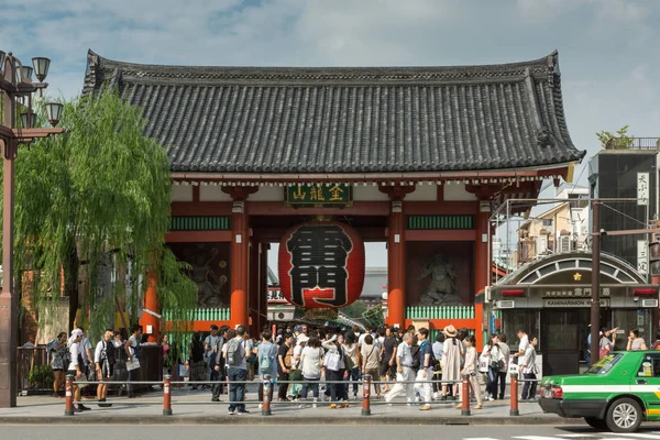 Cancello di Kaminarimon di Tempio buddista Senso-ji in Tokio . — Foto Stock