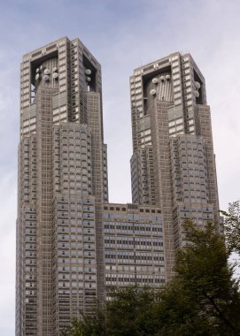 Tokyo Metropolitan hükümet binası üzerinde odaklanmak.