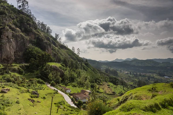 Nilgiri Hills view under free floating clouds. — Stock Photo, Image