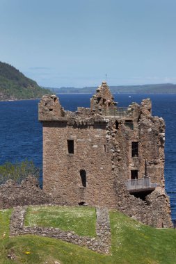 Urquhart Castle Loch Ness adlı bir ana parçası.