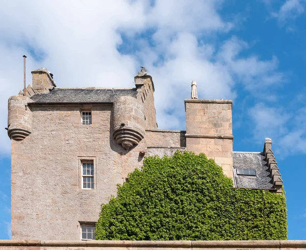Seitenansicht der Burg Dornach in Schottland. — Stockfoto