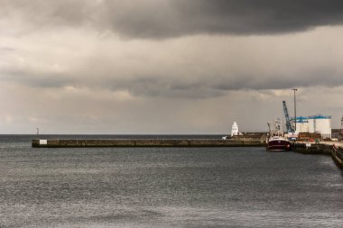 İskele ve deniz feneri fitil Harbor, İskoçya.