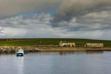 Deniz ve manzara Burwick, Orkney, İskoçya.