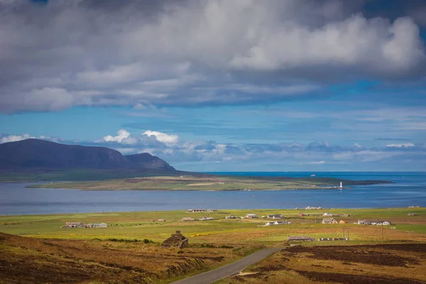 Öar och Atlanten i Orkneyöarna, Skottland. — Stockfoto