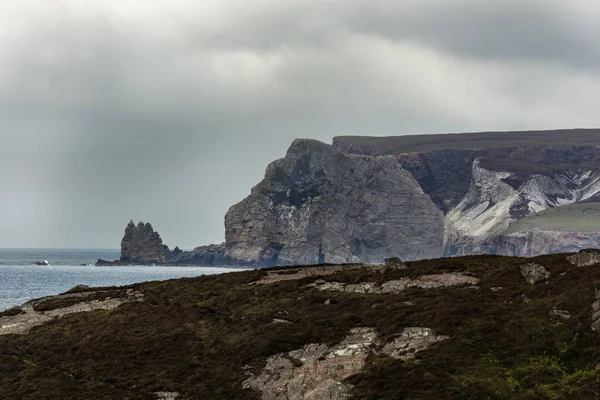 北スコットランドの大西洋に浮かぶダーネス ビーチ. — ストック写真