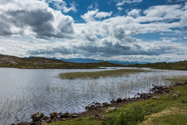 Loch Sgeireach na półwyspie Assynt, Szkocja. — Zdjęcie stockowe