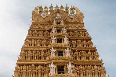 Gopuram Srikanteshware tapınak altı seviyede top.
