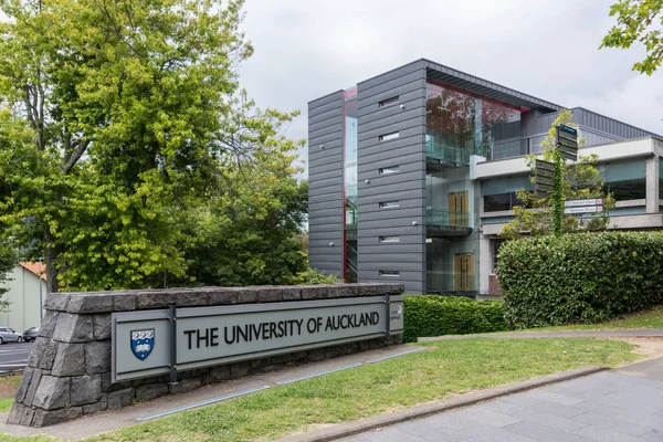 Auckland Üniversitesi girişte kayıt.
