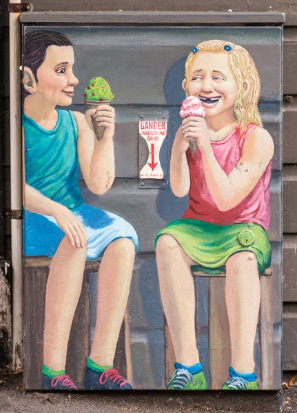 Ice cream eating kids paintin in Auckland. — Stock Photo, Image