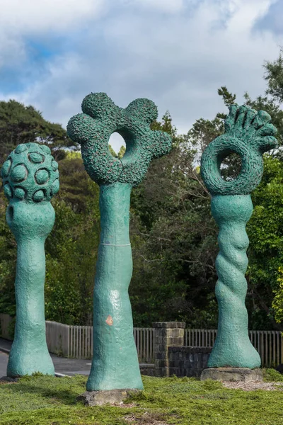 Closeup of the Bush Markers Statue on Titirangi roundabout. — Stock Photo, Image