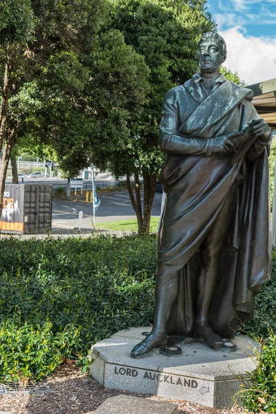 Estatua de Lord Auckland en la Plaza Aotea en Auckland . — Foto de Stock