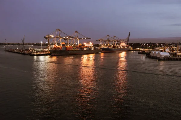 Terminal de contêineres Auckland à noite . — Fotografia de Stock