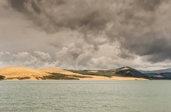 Dune a bejáratnál, hogy Hokianga Harbour, Új-Zéland. — Stock Fotó