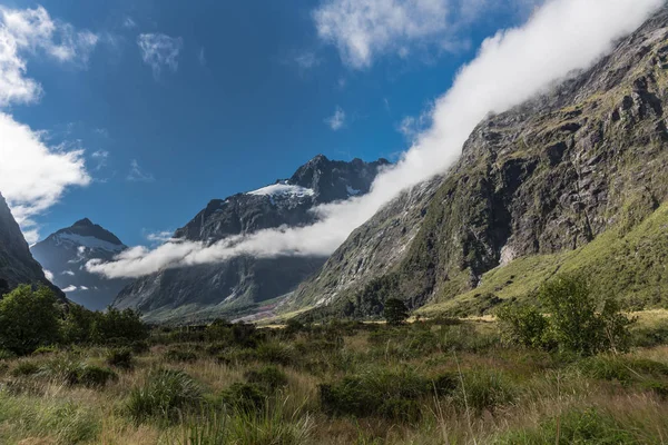 Montagne del Monkey Creek nel Fiordland National Park, Nuova Zelanda . — Foto Stock