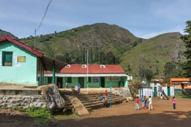 Kallatti İlköğretim Okulu Nilgiri Tepeleri, Hindistan.