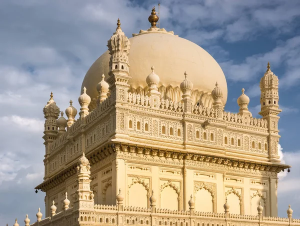 Üst yapı Tipu Sultan Türbesi, Mysore, Hindistan. — Stok fotoğraf