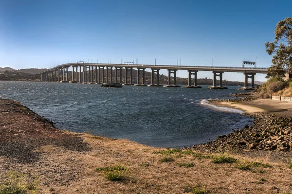 Tasman Highway Bridge au-dessus de Derwent River, Hobart Australie . — Photo