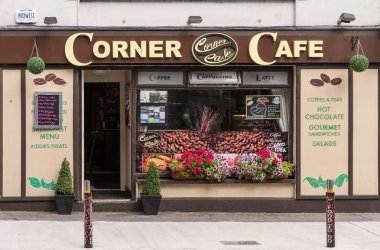 Küçük işletme köşe kahvehane Galway, İrlanda.