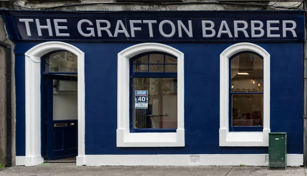 The Grafton Barber di Galway, Irlandia . — Stok Foto