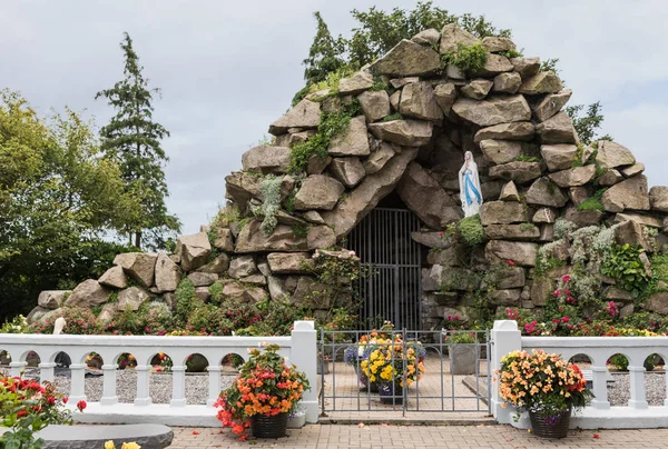 Grota Najświętszej Marii Panny s Church w Galway, Irlandia. — Zdjęcie stockowe