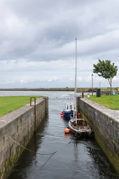 Galway, İrlanda'nın eski limanda Claddagh Dock.