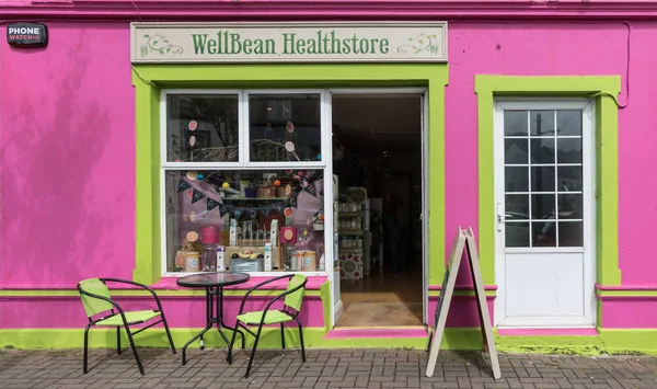 Fachada de Wellbean Healthstore en Clifden, Irlanda . — Foto de Stock