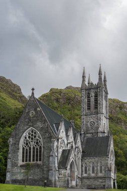 Neo-Gotik kilise Kylemore Abbey, İngiltere.