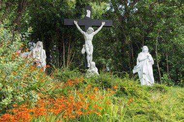 Clifdon Katolik Kilisesi, İrlanda Calvary sahne.