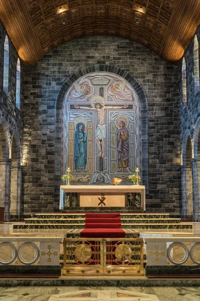 Primer plano Chancel y telón de fondo bajo la cúpula de la Catedral de Galway, Ire — Foto de Stock