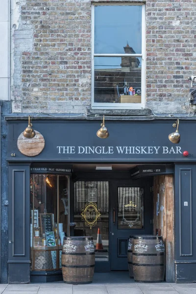 The Dingle Whiskey Bar in Dublin, Ireland. — Stock Photo, Image