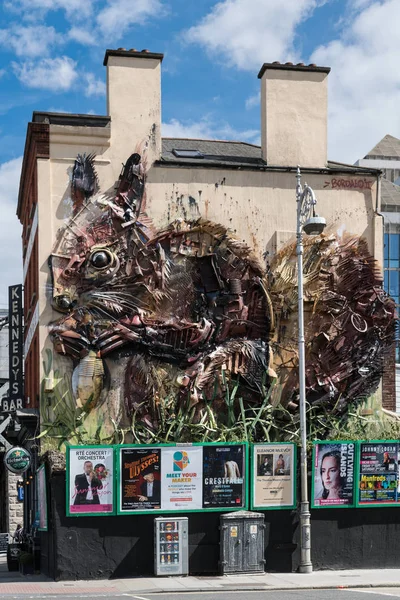 Kunstwerk an der fassade der werkstatt gastro pub, dublin irland. — Stockfoto