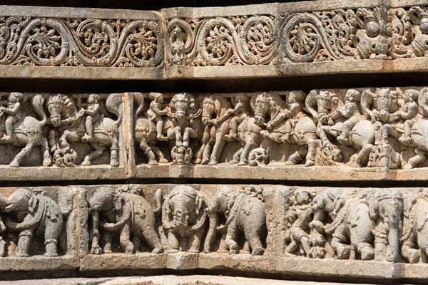 Řada různých vlysy na Martina Temple, Somanathpur — Stock fotografie