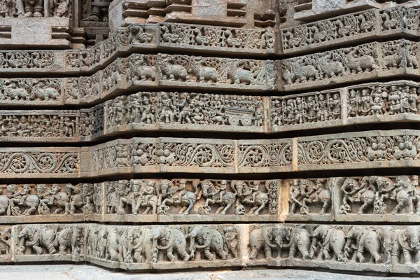 Серия угловых фризов в Chennakesava Temple, Somanathpur Ind — стоковое фото