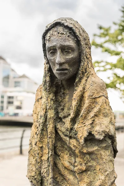 Große irische Hungerstatue in Dublin, Irland. — Stockfoto