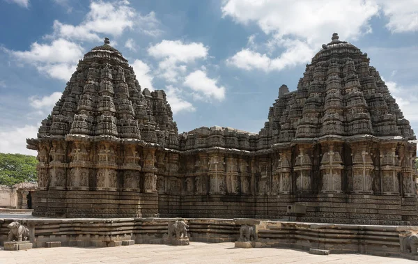 Dos tercios de Trikuta en el templo de Chennakesava, Somanathpur India . —  Fotos de Stock