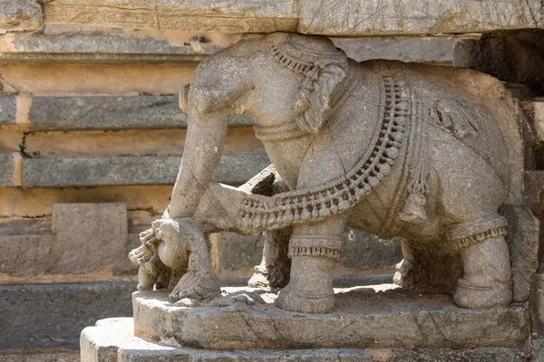 Chennakesava 寺院、Somanathpur インドでゾウの像. — ストック写真